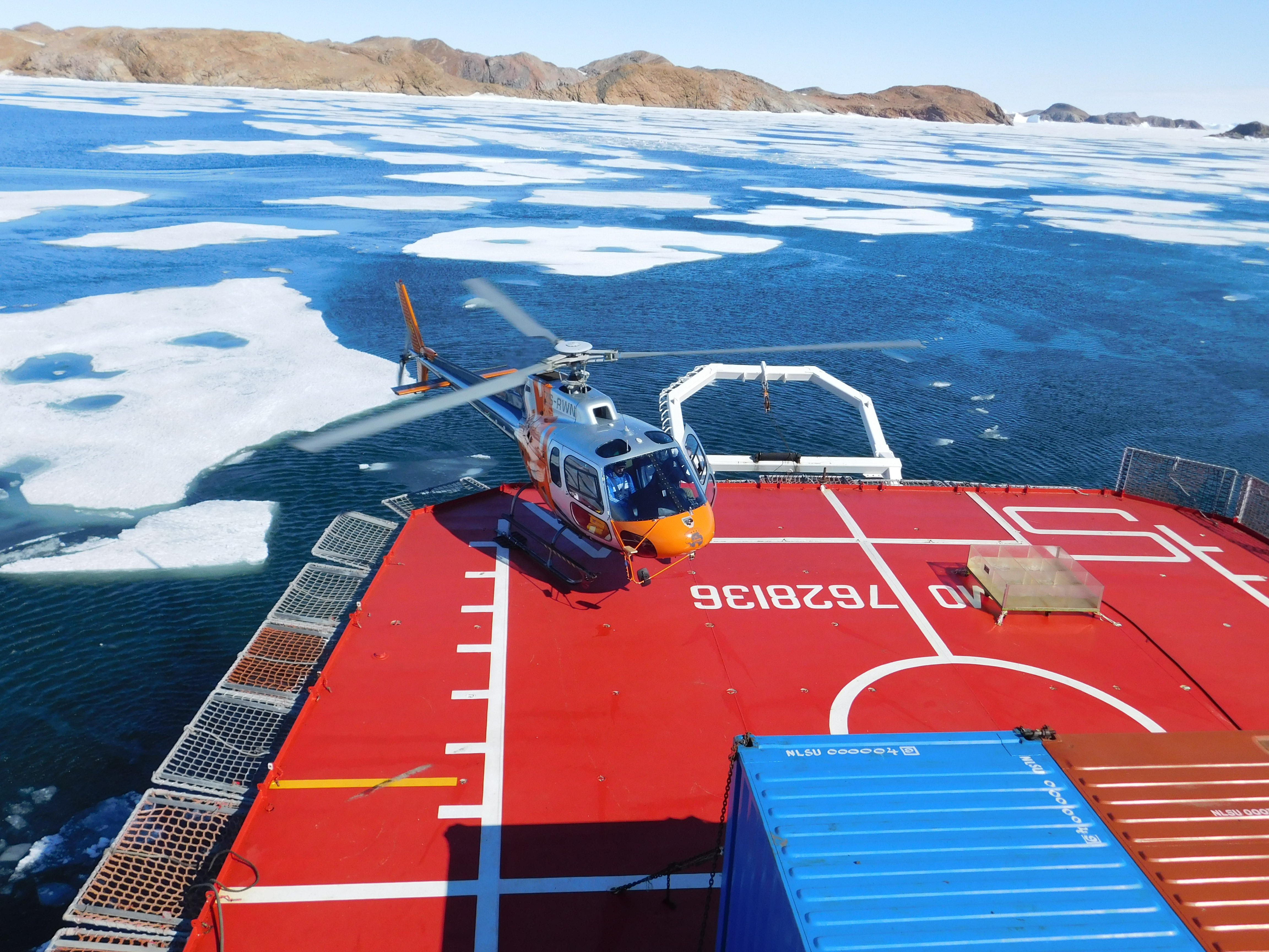 Sea state variation across fronts